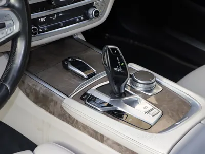 2020 بي ام دبليو الفئة السابعة 730 إل أي