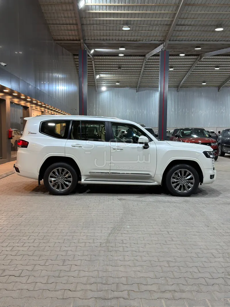 2022 تويوتا لاند كروزر جي اكس ار4