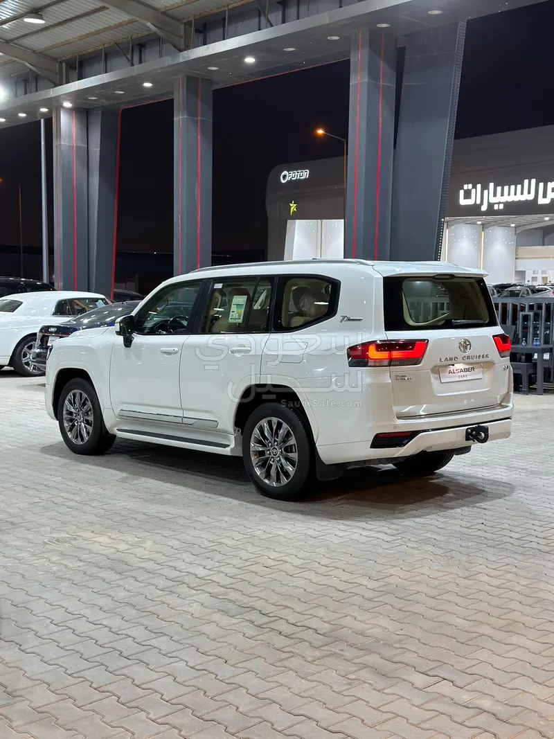 2022 تويوتا لاند كروزر جي اكس ار4