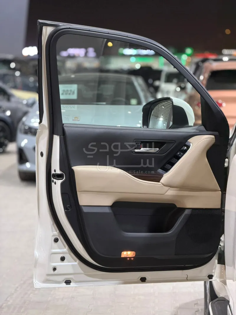 2022 تويوتا لاند كروزر جي اكس ار4