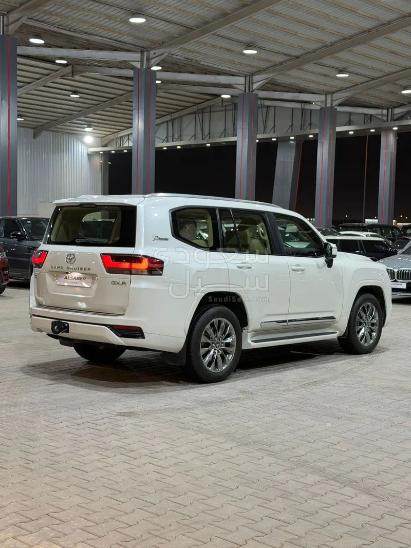 2022 تويوتا لاند كروزر جي اكس ار4