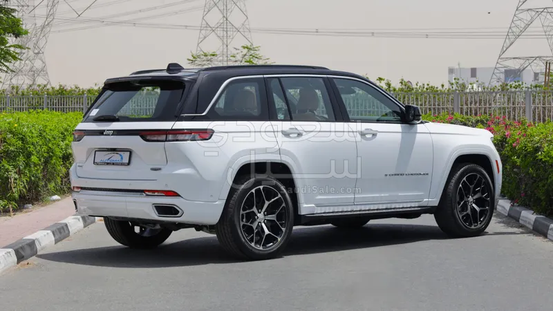 2025 جييب جراند شيروكي ساميت