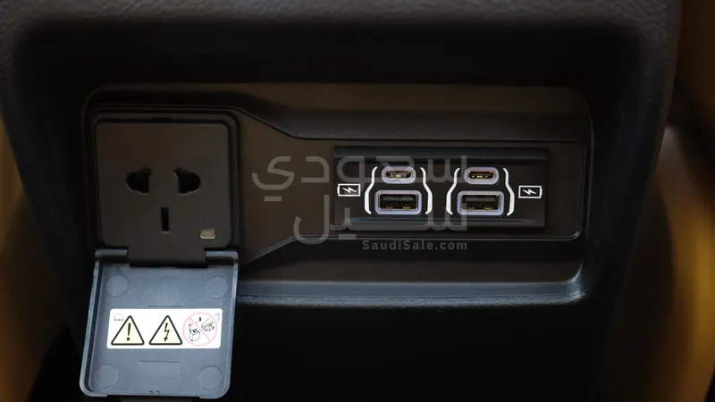 2025 جييب جراند شيروكي ساميت