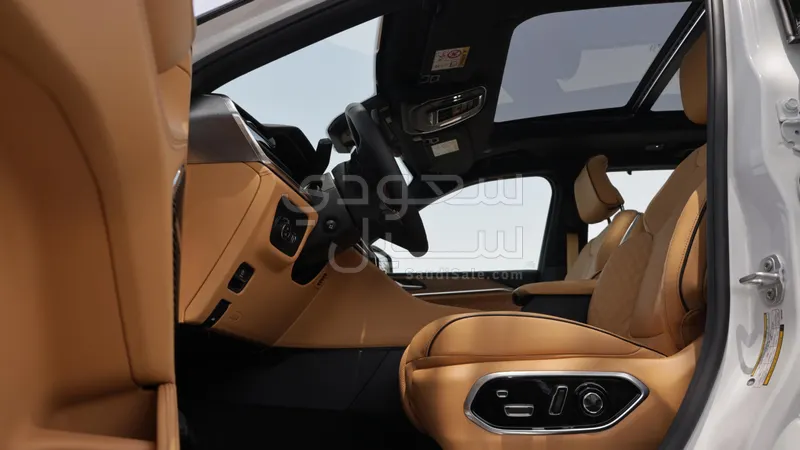 2025 جييب جراند شيروكي ساميت