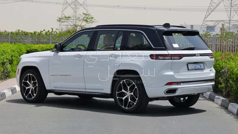 2025 جييب جراند شيروكي ساميت