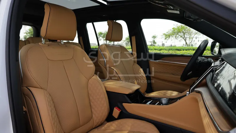 2025 جييب جراند شيروكي ساميت