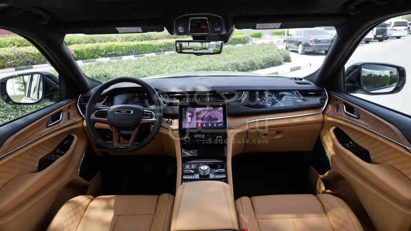 2025 جييب جراند شيروكي ساميت