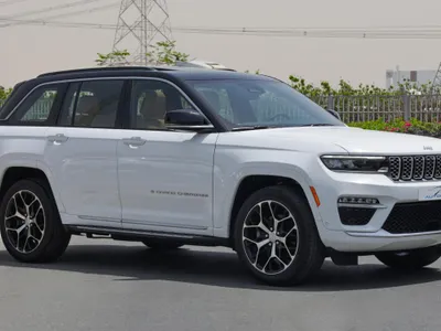 2025 جييب جراند شيروكي ساميت