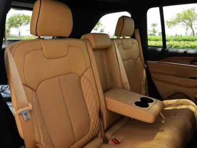 2025 جييب جراند شيروكي ساميت