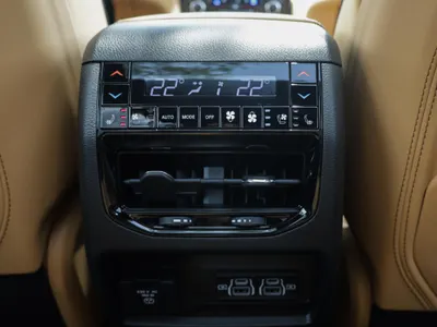 2025 جييب جراند شيروكي ساميت