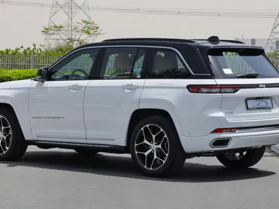 2025 جييب جراند شيروكي ساميت