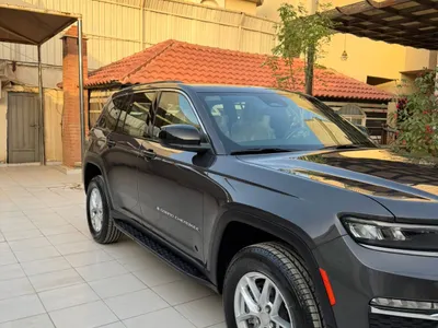 2025 جييب جراند شيروكي لاريدو