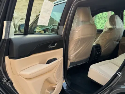 2025 جييب جراند شيروكي لاريدو