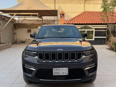 2025 جييب جراند شيروكي لاريدو