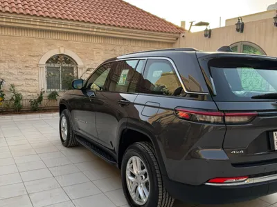 2025 جييب جراند شيروكي لاريدو