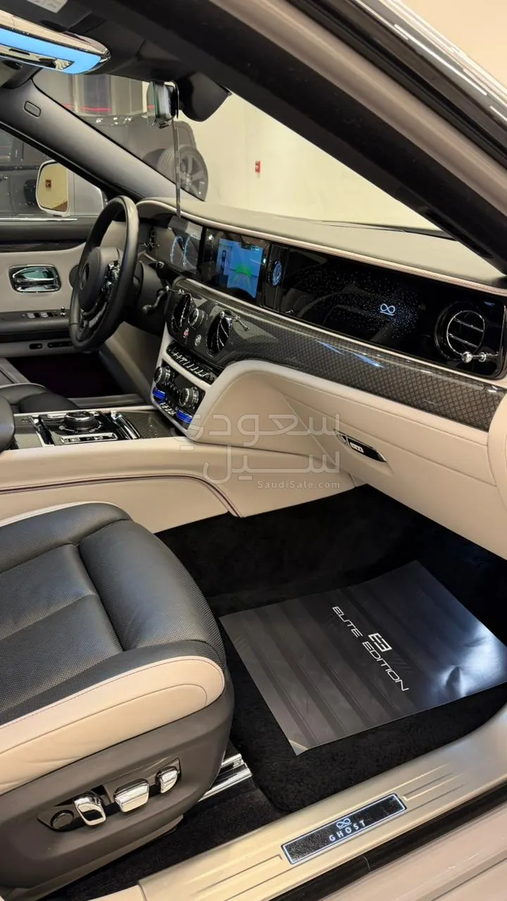 2022 رولز رويس قوست بلاك بادج