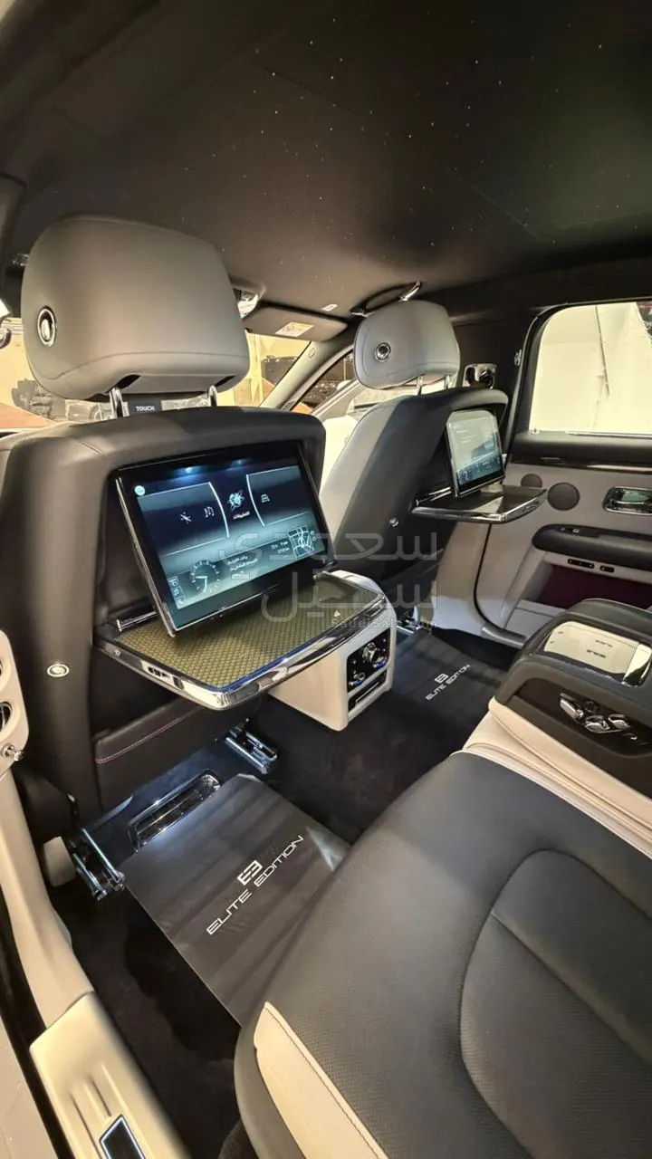 2022 رولز رويس قوست بلاك بادج