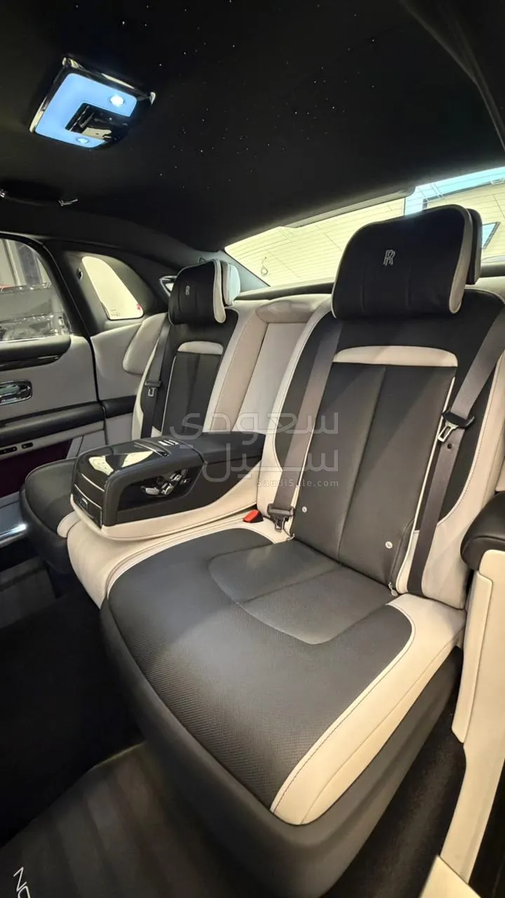 2022 رولز رويس قوست بلاك بادج