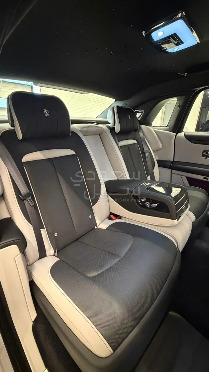 2022 رولز رويس قوست بلاك بادج