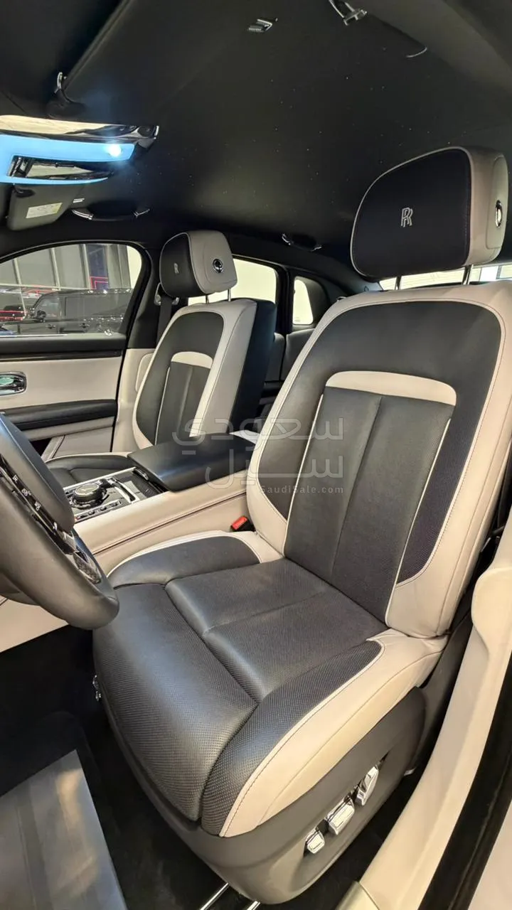 2022 رولز رويس قوست بلاك بادج