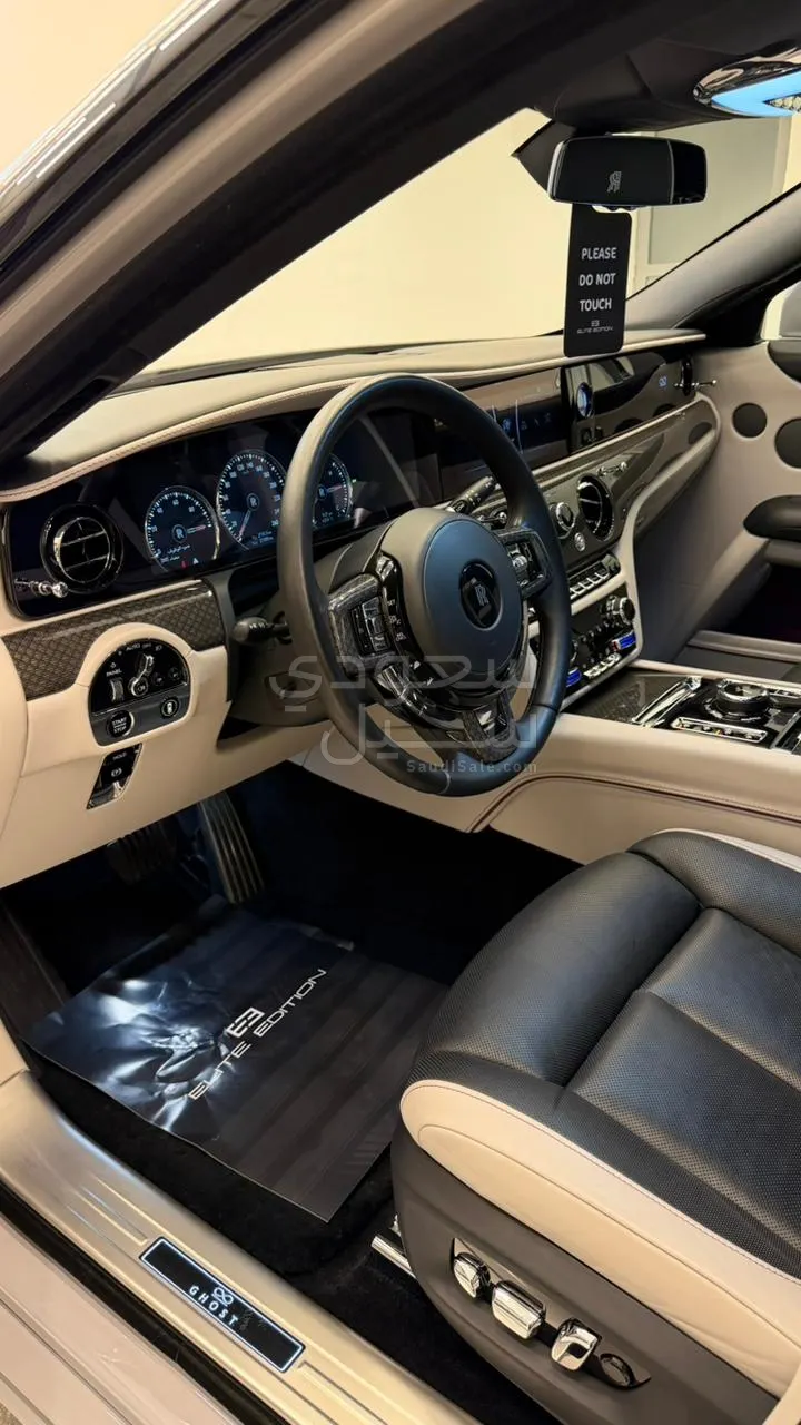 2022 رولز رويس قوست بلاك بادج