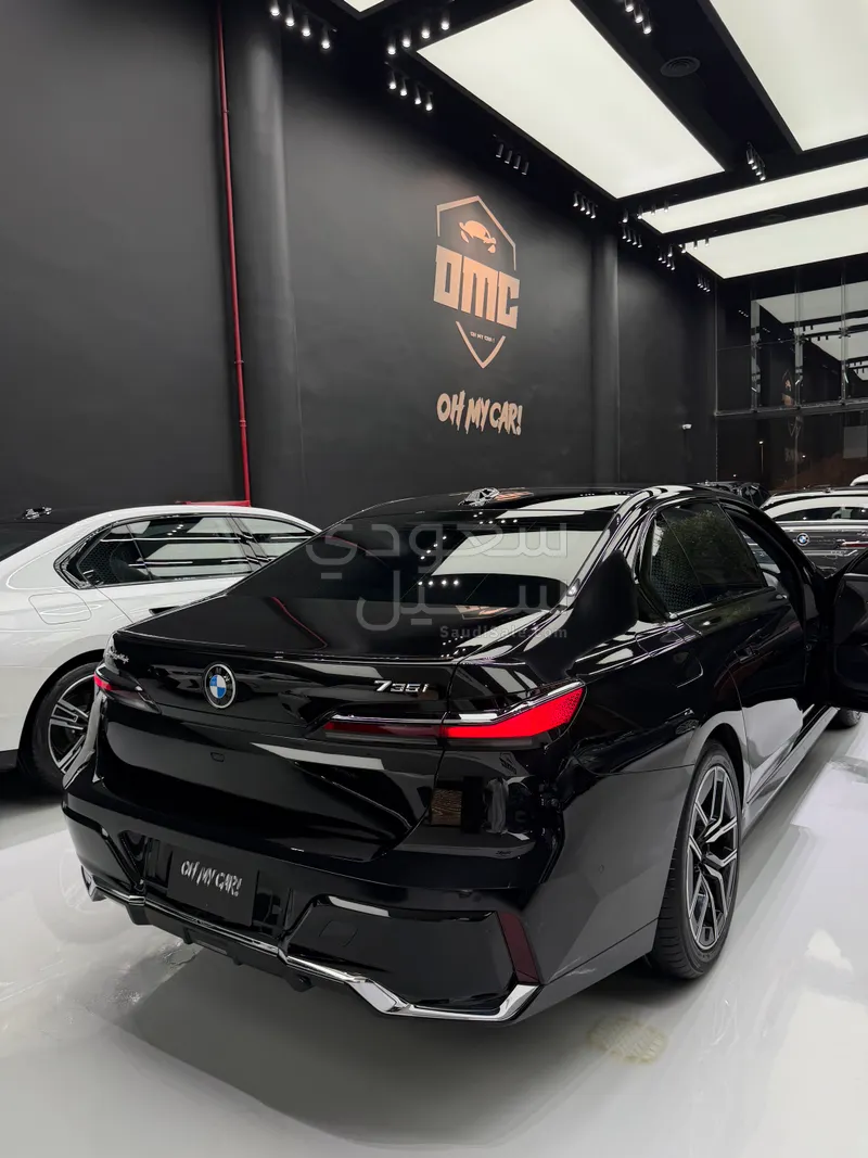 2025 بي ام دبليو الفئة السابعة 735أي