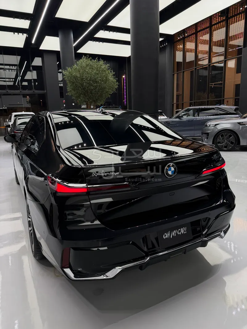 2025 بي ام دبليو الفئة السابعة 735أي