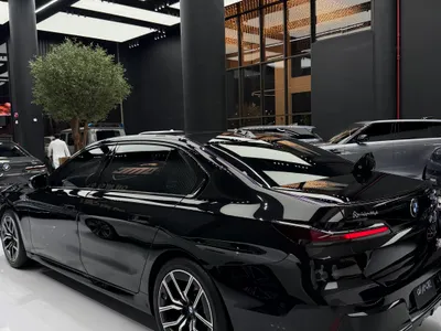 2025 بي ام دبليو الفئة السابعة 735أي