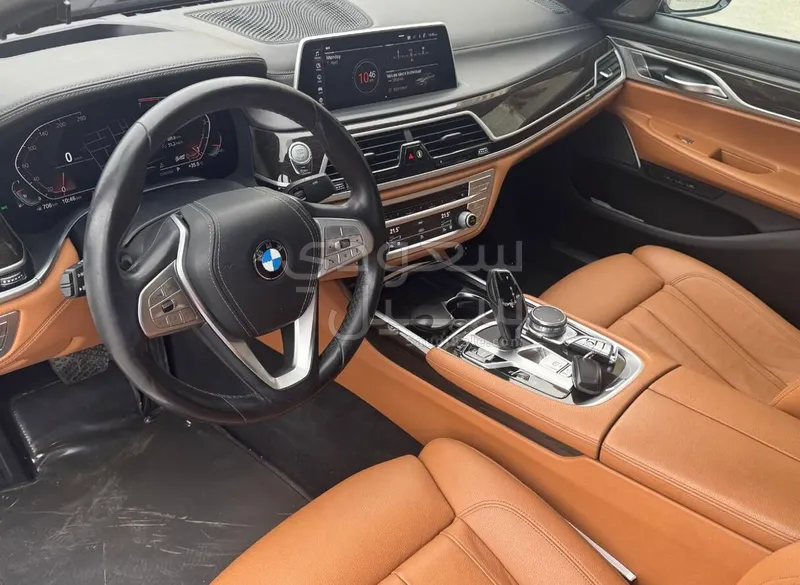 2021 بي ام دبليو الفئة السابعة 730 إل أي إنديفيجوال