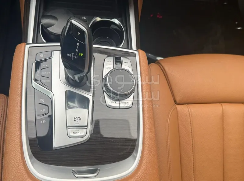 2021 بي ام دبليو الفئة السابعة 730 إل أي إنديفيجوال