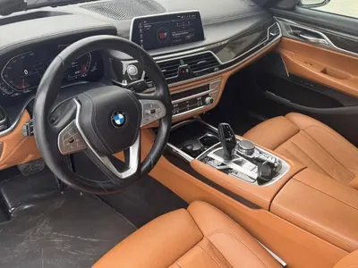 2021 بي ام دبليو الفئة السابعة 730 إل أي إنديفيجوال