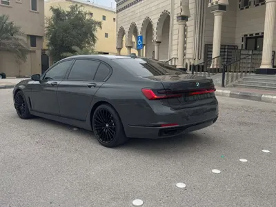 2021 بي ام دبليو الفئة السابعة 730 إل أي إنديفيجوال