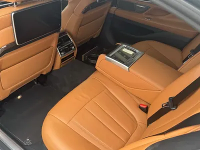 2021 بي ام دبليو الفئة السابعة 730 إل أي إنديفيجوال