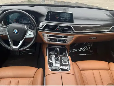 2021 بي ام دبليو الفئة السابعة 730 إل أي إنديفيجوال