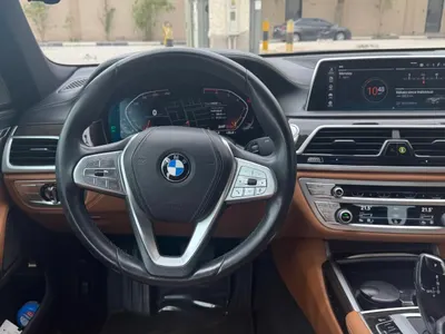 2021 بي ام دبليو الفئة السابعة 730 إل أي إنديفيجوال