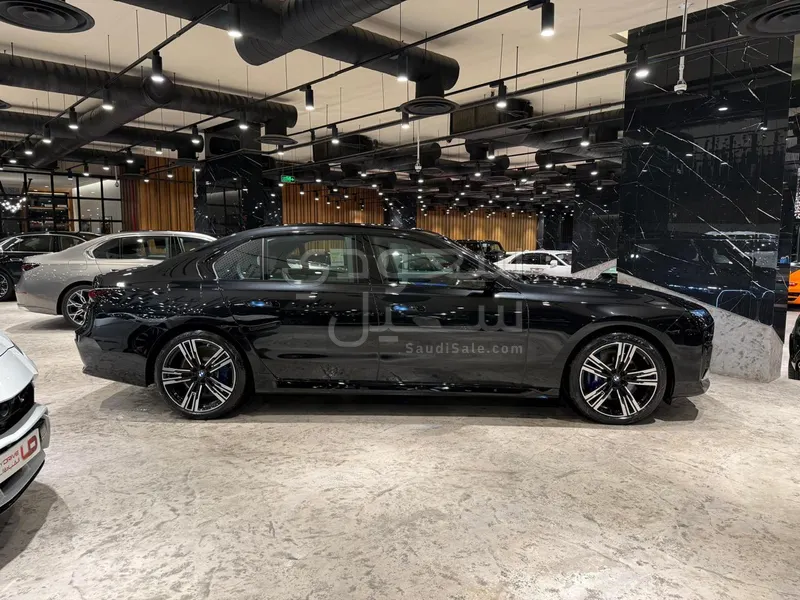 2026 بي ام دبليو الفئة السابعة 735أي