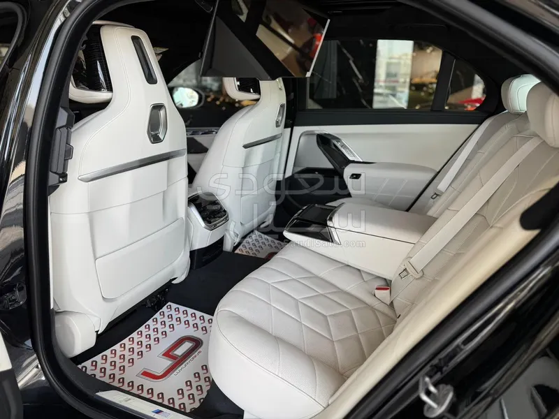 2026 بي ام دبليو الفئة السابعة 735أي