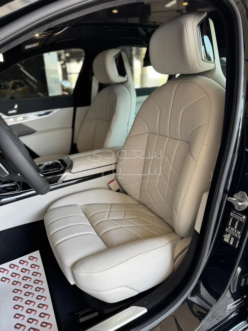 2026 بي ام دبليو الفئة السابعة 735أي