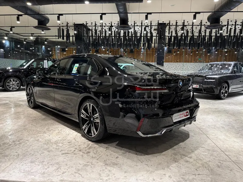2026 بي ام دبليو الفئة السابعة 735أي