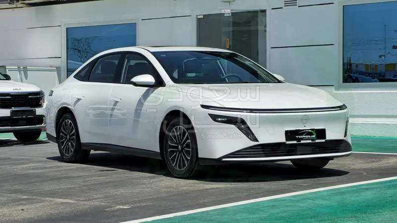 2025 نيسان ماكسيما