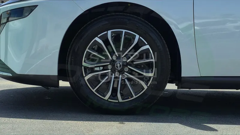 2025 نيسان ماكسيما