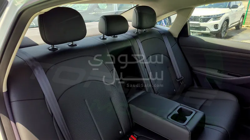 2025 نيسان ماكسيما