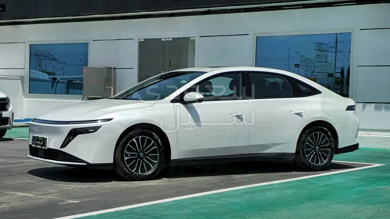 2025 نيسان ماكسيما