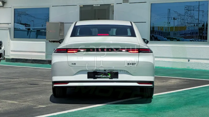 2025 نيسان ماكسيما