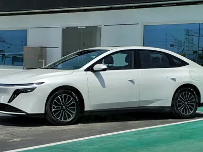 2025 نيسان ماكسيما