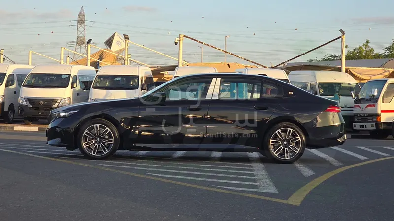 2026 بي ام دبليو الفئة الخامسة 530 إم كت