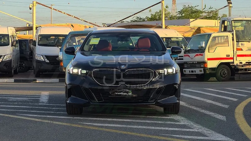 2026 بي ام دبليو الفئة الخامسة 530 إم كت