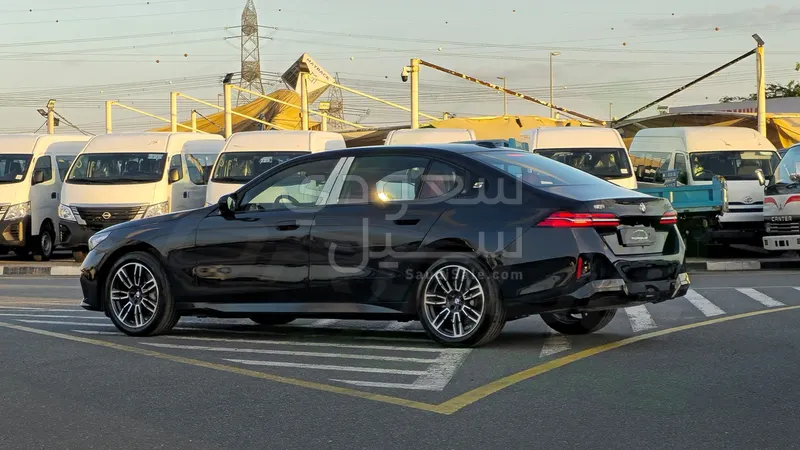 2026 بي ام دبليو الفئة الخامسة 530 إم كت