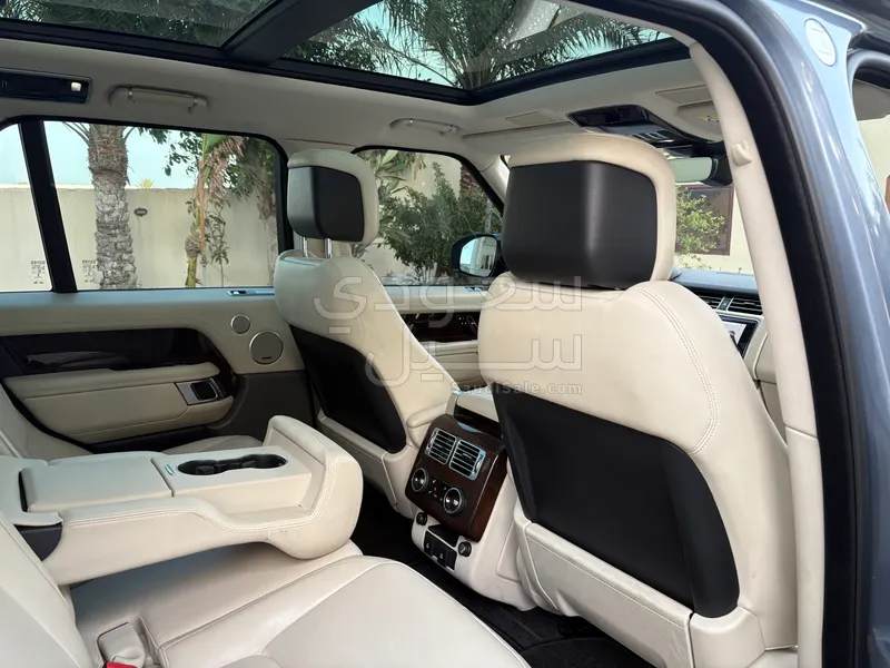 2020 لاند روفر رينج روفر فوج