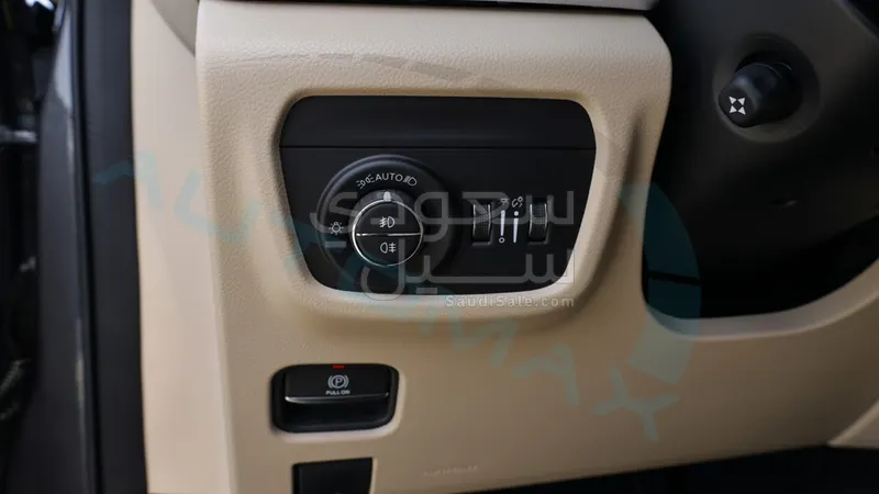 2025 جييب جراند شيروكي ليمتد بلس